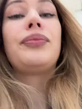 Snapshot of blonde_exe chatting on 17, 2, 2026 blonde exe online show from 17, 2, 2026