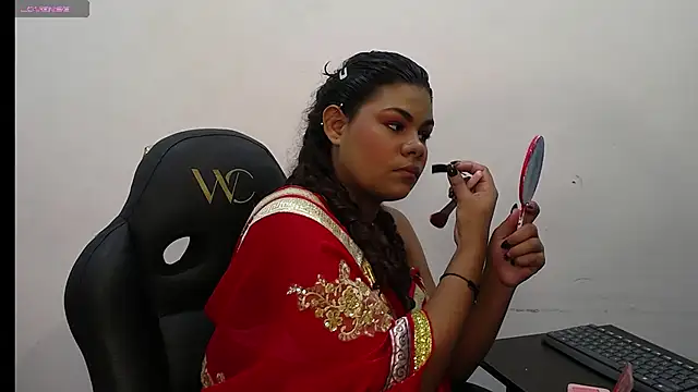 yaazhinii online show from 5, 3, 2026