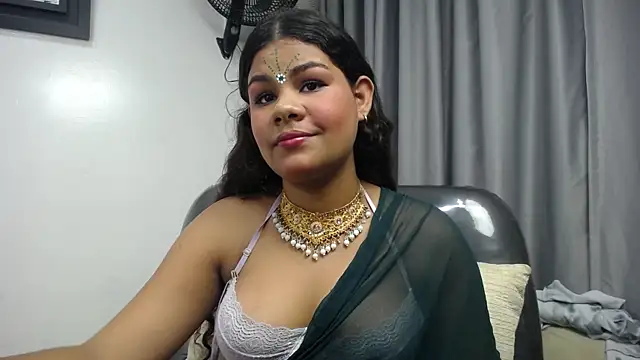 yaazhinii online show from 6, 7, 2026
