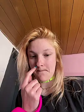 ViviLuu online show from 28, 4, 2026