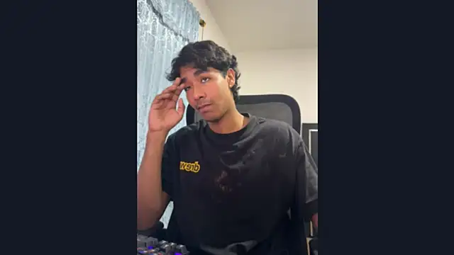 Snapshot of Pedestal_diamant chatting on 11, 2, 2026 Pedestal diamant online show from 11, 2, 2026