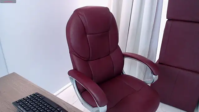 MiaAllure online show from 5, 4, 2026