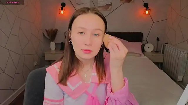  Kiki angel  online show from 14, 4, 2026