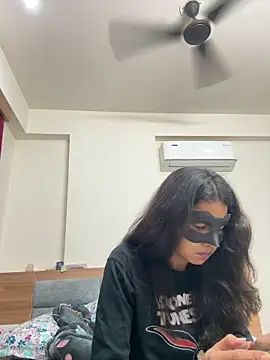 raavigirl online show from 3, 4, 2026