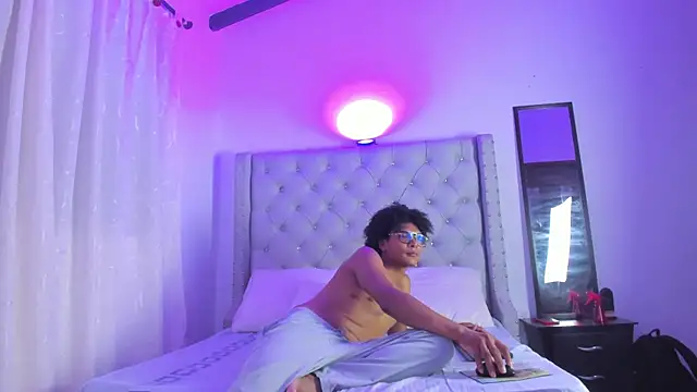 Snapshot of LatinoDark chatting on 11, 2, 2026 LatinoDark online show from 11, 2, 2026