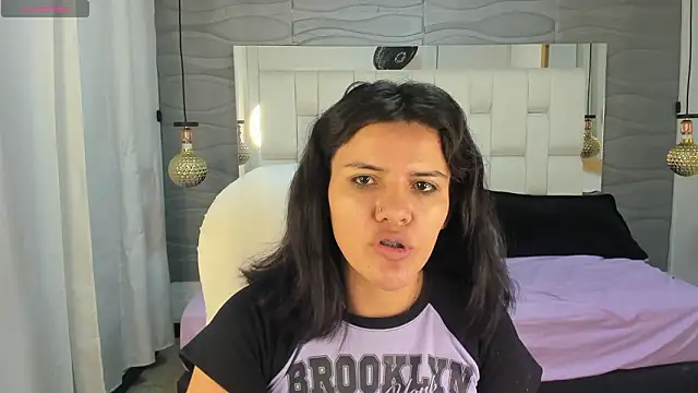 Thaliaa Lopez online show from 17, 2, 2026