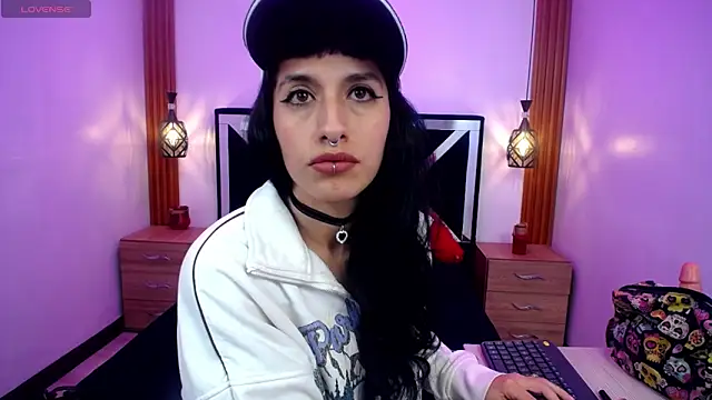 FRANCESCA LOVE  online show from 6, 3, 2026