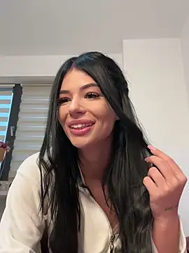 Snapshot of VivienDiamond chatting on 8, 2, 2026 VivienDiamond online show from 8, 2, 2026