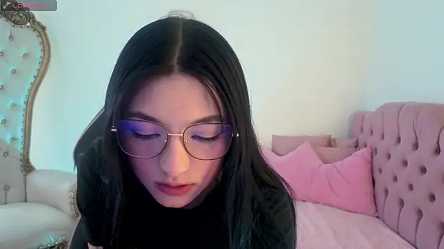 MAHYRA TAY online show from 8, 7, 2026