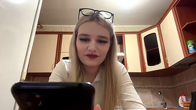 Snapshot of MiaBerlateen chatting on 6, 2, 2026 MiaBerlateen online show from 6, 2, 2026