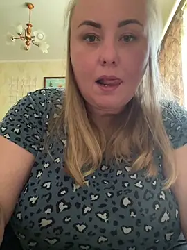 Mommy-girl-Lola online show from 1, 6, 2026