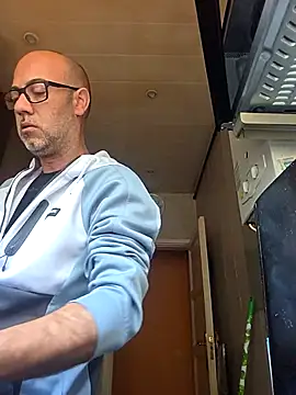 pareja47 online show from 28, 4, 2026