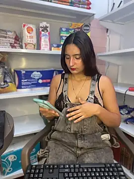 Snapshot of -BabyLuna chatting on 6, 4, 2026 -BabyLuna online show from 6, 4, 2026