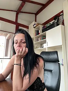 MiriamDelyn online show from 7, 6, 2026