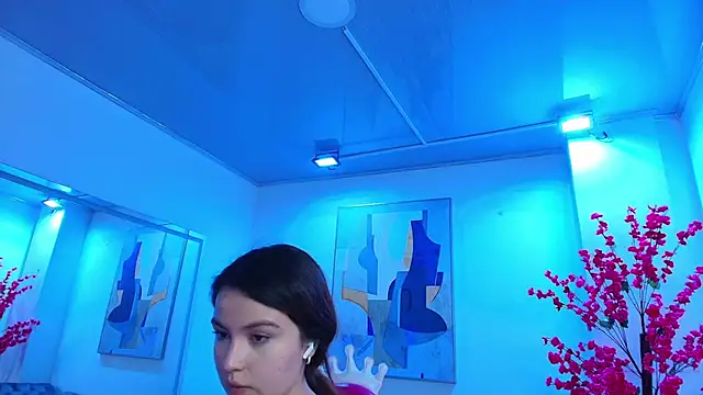 Chloe dolly online show from 31, 3, 2026