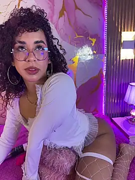 Snapshot of Woo_isDaphne chatting on 2, 3, 2026 Woo isDaphne online show from 2, 3, 2026