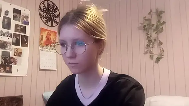 Snapshot of RunawayBr1de chatting on 21, 2, 2026 RunawayBr1de online show from 21, 2, 2026