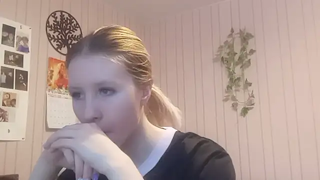 Snapshot of RunawayBr1de chatting on 22, 2, 2026 RunawayBr1de online show from 22, 2, 2026