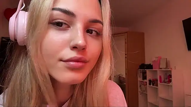 Snapshot of Evva_mayy chatting on 20, 2, 2026 Evva mayy online show from 20, 2, 2026