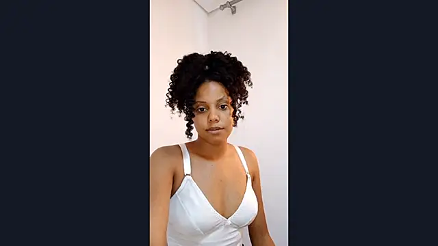 Snapshot of EsterSantopietro chatting on 15, 2, 2026 EsterSantopietro online show from 15, 2, 2026