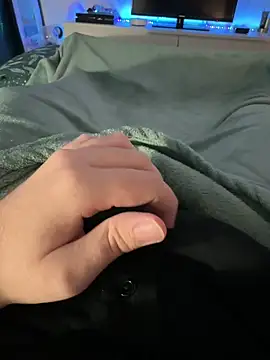 Snapshot of Thomascrtz chatting on 7, 4, 2026 Thomascrtz online show from 7, 4, 2026