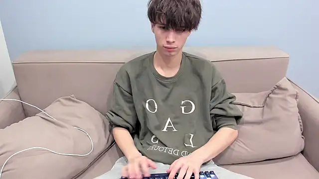 Snapshot of Ur_NextDoor_Boy chatting on 10, 2, 2026 Ur NextDoor Boy online show from 10, 2, 2026