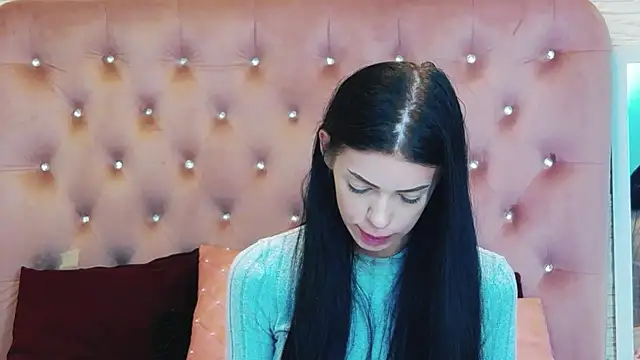 PeachyElla26 online show from 13, 2, 2026