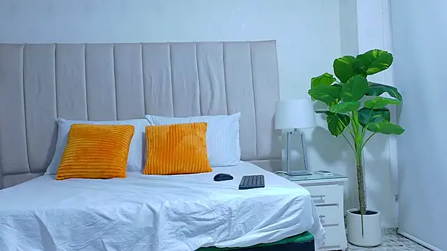 Brisa Silva online show from 21, 2, 2026