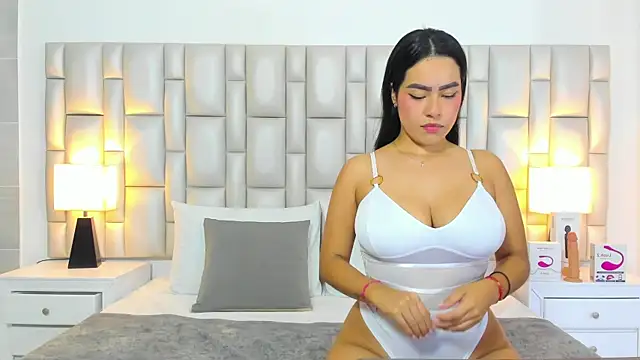 paola katy dicks online show from 3, 6, 2026