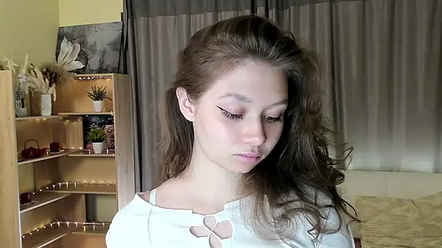 Snapshot of HolliBillig chatting on 7, 4, 2026 HolliBillig online show from 7, 4, 2026