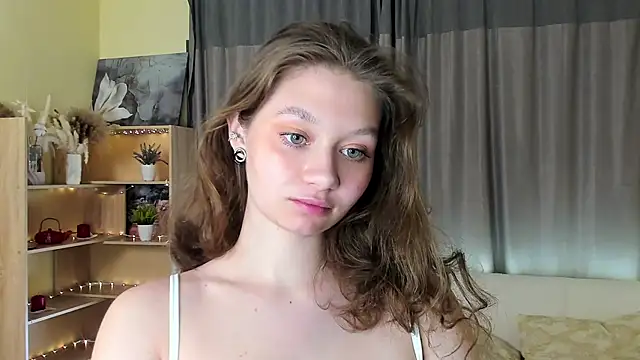 Snapshot of HolliBillig chatting on 8, 4, 2026 HolliBillig online show from 8, 4, 2026