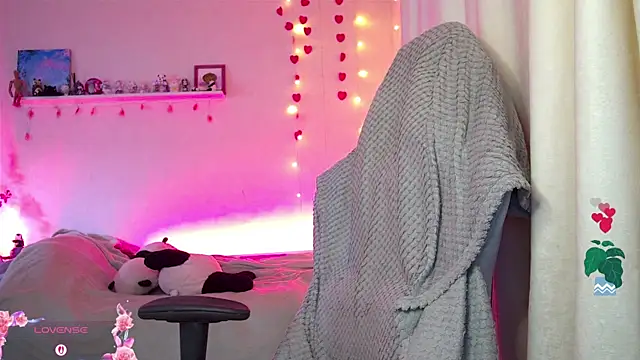 Snapshot of RosieNana chatting on 10, 4, 2026 RosieNana online show from 10, 4, 2026