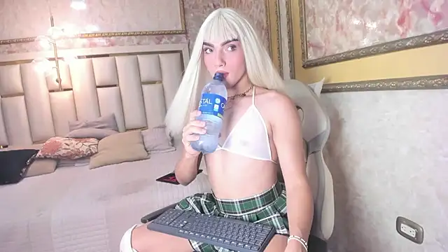 Veronica hottie online show from 4, 3, 2026