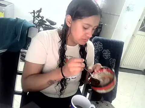 luna E online show from 21, 4, 2026