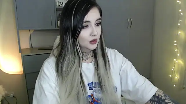 Snapshot of Rin_Tozier chatting on 17, 2, 2026 Rin Tozier online show from 17, 2, 2026