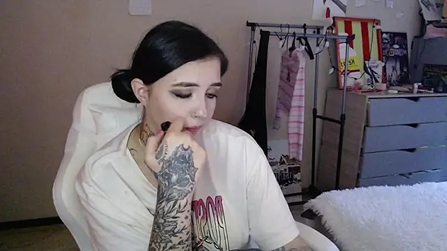 Rin Tozier online show from 15, 7, 2026