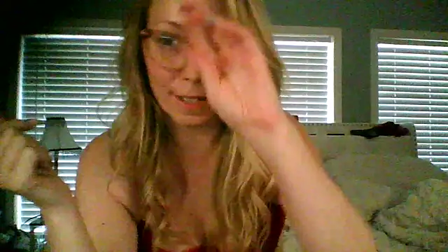 Snapshot of NikkiB653466 chatting on 3, 3, 2026 NikkiB653466 online show from 3, 3, 2026