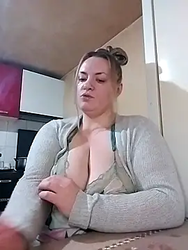 Snapshot of HotStepmommy4 chatting on 12, 3, 2026 HotStepmommy4 online show from 12, 3, 2026