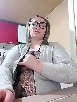 Snapshot of HotStepmommy4 chatting on 20, 3, 2026 HotStepmommy4 online show from 20, 3, 2026