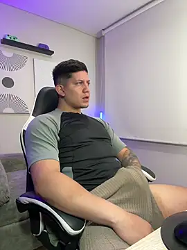 Snapshot of _robertobaggioo chatting on 2, 3, 2026 robertobaggioo online show from 2, 3, 2026