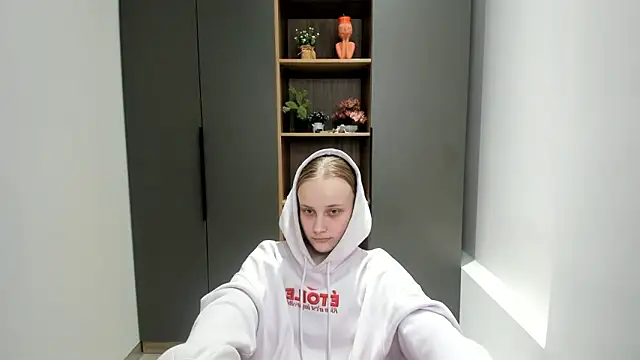 KirstinMcgeady online show from 14, 2, 2026