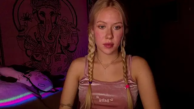 Snapshot of pureeangel chatting on 18, 2, 2026 pureeangel online show from 18, 2, 2026