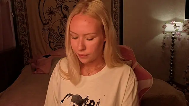 Snapshot of pureeangel chatting on 3, 8, 2026 pureeangel online show from 3, 8, 2026
