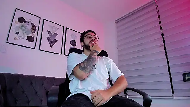 Snapshot of ethan_grace chatting on 23, 2, 2026 ethan grace online show from 23, 2, 2026