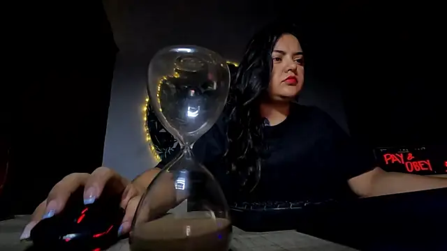 AzaraOnyx online show from 12, 5, 2026