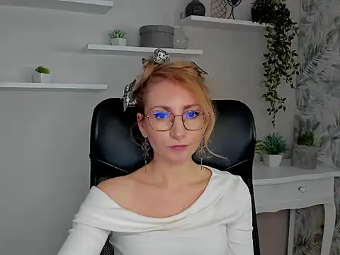 Snapshot of CinderellaMoon chatting on 20, 2, 2026 CinderellaMoon online show from 20, 2, 2026