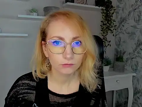 Snapshot of CinderellaMoon chatting on 23, 2, 2026 CinderellaMoon online show from 23, 2, 2026