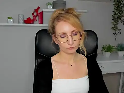 CinderellaMoon online show from 11, 3, 2026