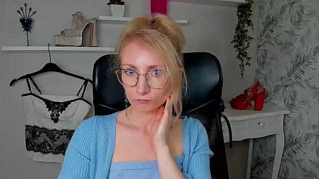 CinderellaMoon online show from 27, 3, 2026