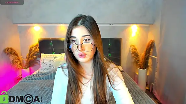 Emily Lews online show from 21, 3, 2026